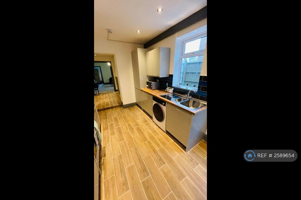 Bungalow Shared Kitchen