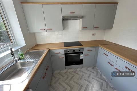 3 bedroom semi-detached house to rent, Whitley Mead, Stoke Gifford, Bristol, BS34