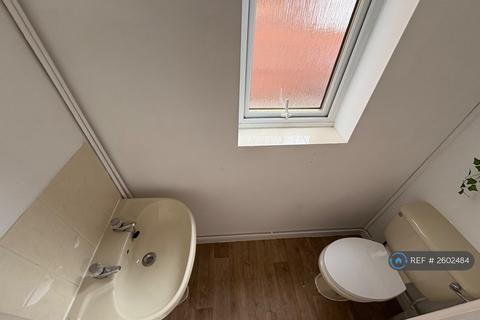 3 bedroom semi-detached house to rent, Whitley Mead, Stoke Gifford, Bristol, BS34