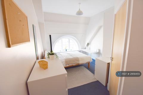 1 bedroom in a flat share to rent, Western Road, Leicester, LE3