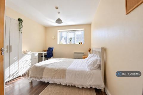 1 bedroom in a flat share to rent, Western Road, Leicester, LE3