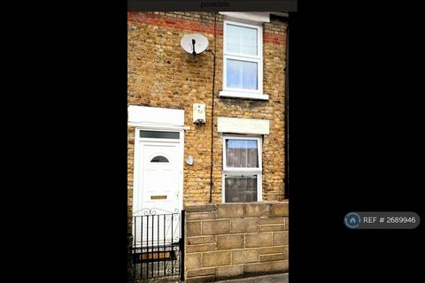 2 bedroom terraced house to rent, Connaught Road, Chatham, ME4