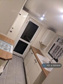 2 bedroom terraced house to rent, Connaught Road, Chatham, ME4
