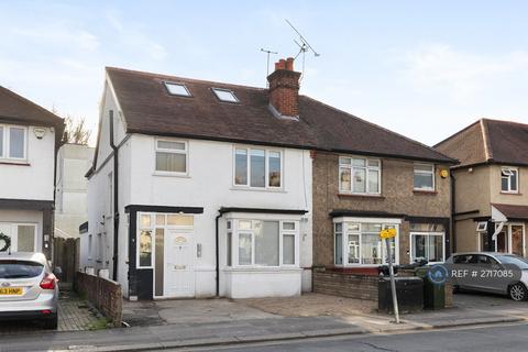 Studio to rent, Chase Road, Epsom, KT19