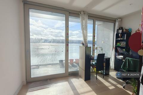 2 bedroom flat to rent, Liner House, London, E16