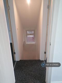 3 bedroom semi-detached house to rent, Kings Road, Barnsley, S72
