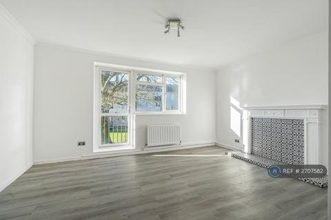 2 bedroom flat to rent, Homefield Gardens, Tadworth, KT20