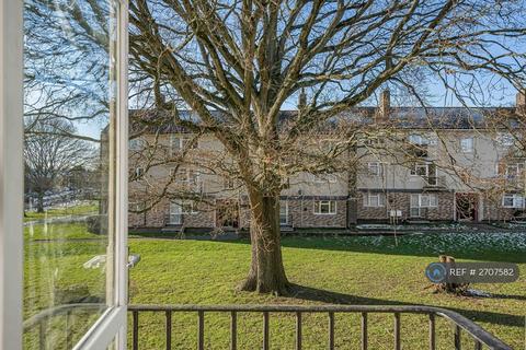 2 bedroom flat to rent, Homefield Gardens, Tadworth, KT20