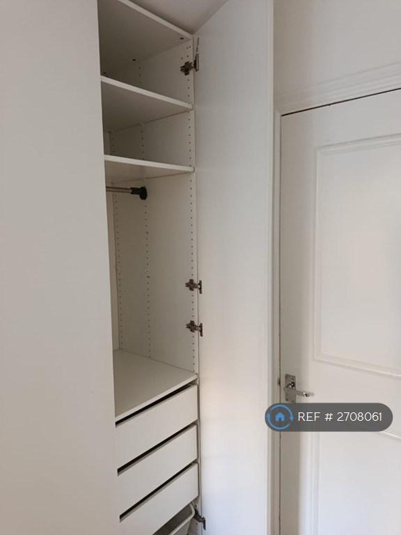 Room Wardrobe Arrangement