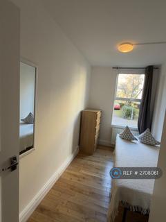 1 bedroom in a flat share to rent, Kite House, London, SW11