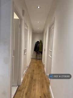 1 bedroom in a flat share to rent, Kite House, London, SW11