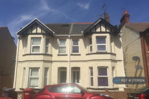 1 bedroom in a house share to rent, Henry Road, Slough, SL1