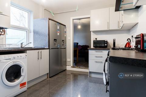1 bedroom in a house share to rent, Henry Road, Slough, SL1