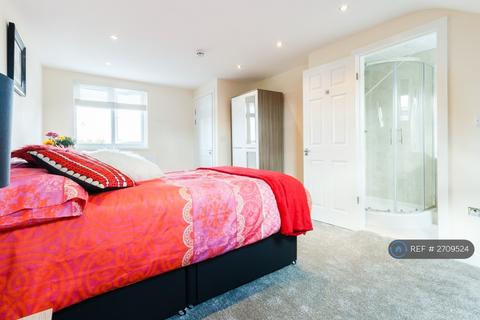 1 bedroom in a house share to rent, Henry Road, Slough, SL1
