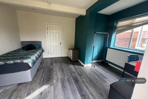 1 bedroom in a house share to rent, Henry Road, Slough, SL1