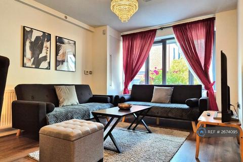 2 bedroom terraced house to rent, Leverton Close, London, N22