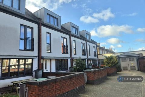 2 bedroom terraced house to rent, Leverton Close, London, N22
