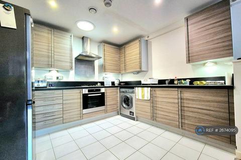 2 bedroom terraced house to rent, Leverton Close, London, N22