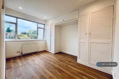 undefined, Commonside East, Mitcham, CR4