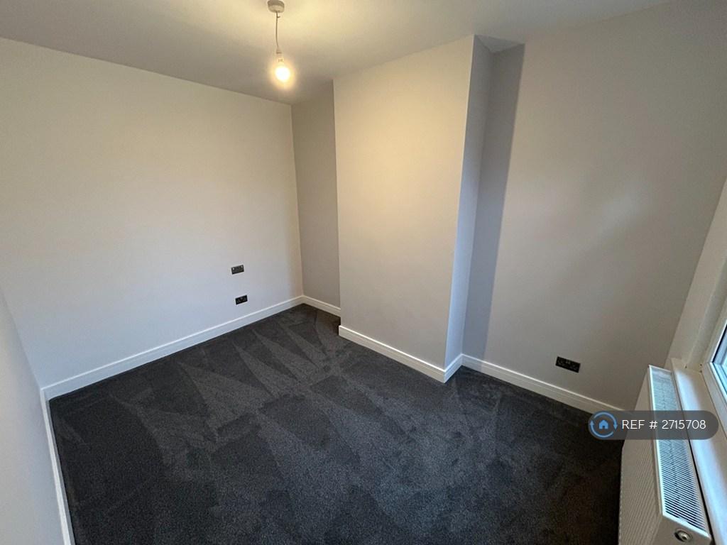 Middle Bedroom