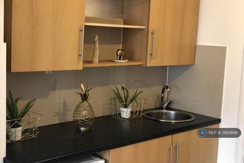 1 bedroom in a house share to rent, Charterhouse Avenue, Wembley, HA0