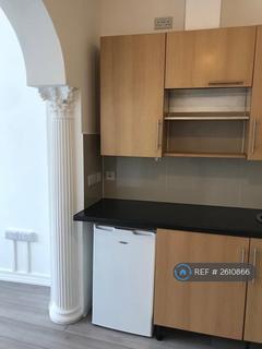 1 bedroom in a house share to rent, Charterhouse Avenue, Wembley, HA0