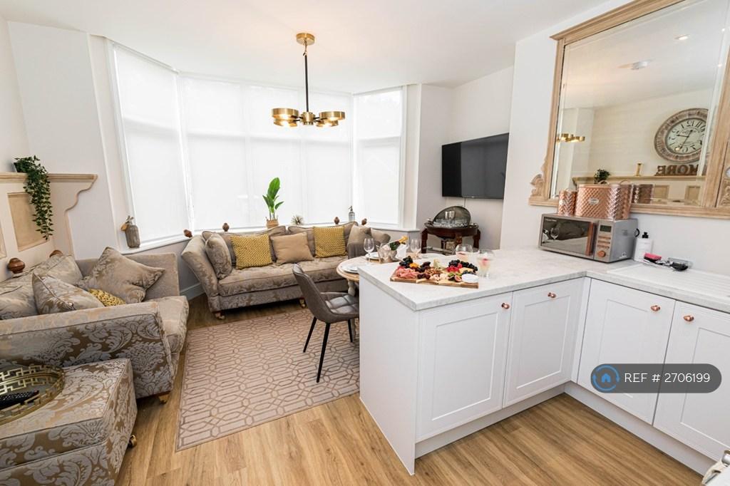 Lounge/Kitchen