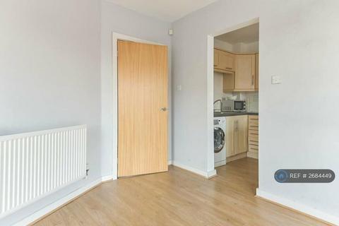 2 bedroom flat to rent, Chichester Road South, Hulme, Manchester, M15