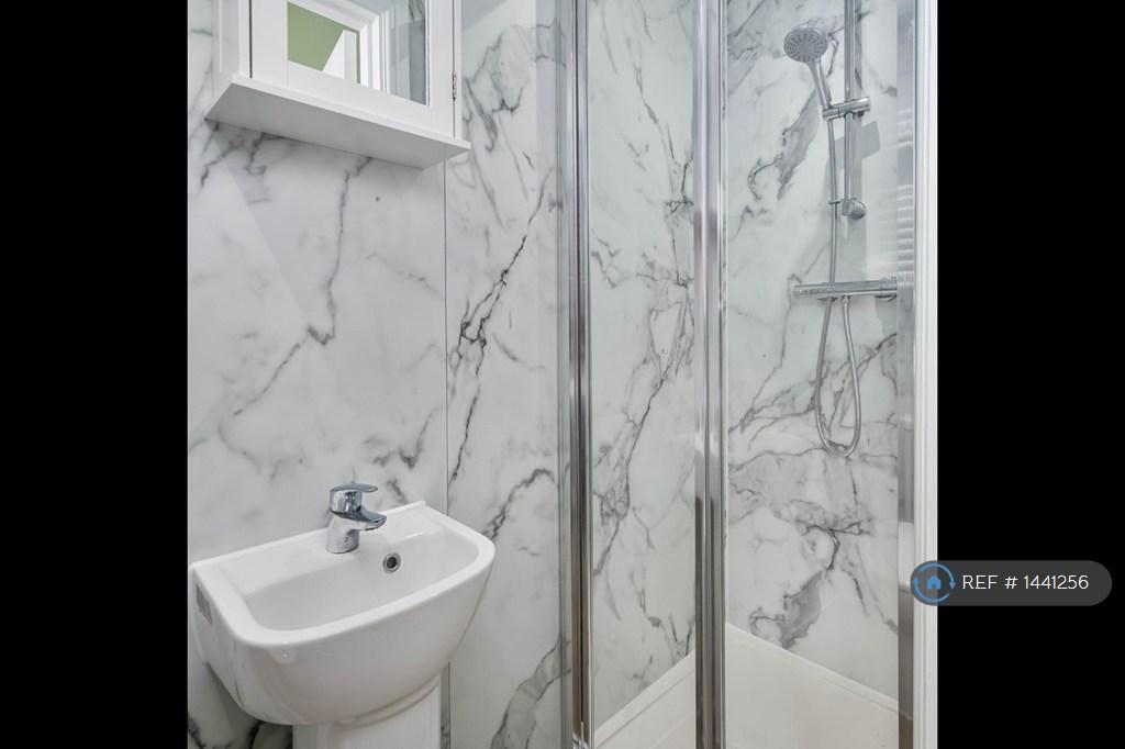 Room 5 Bathroom
