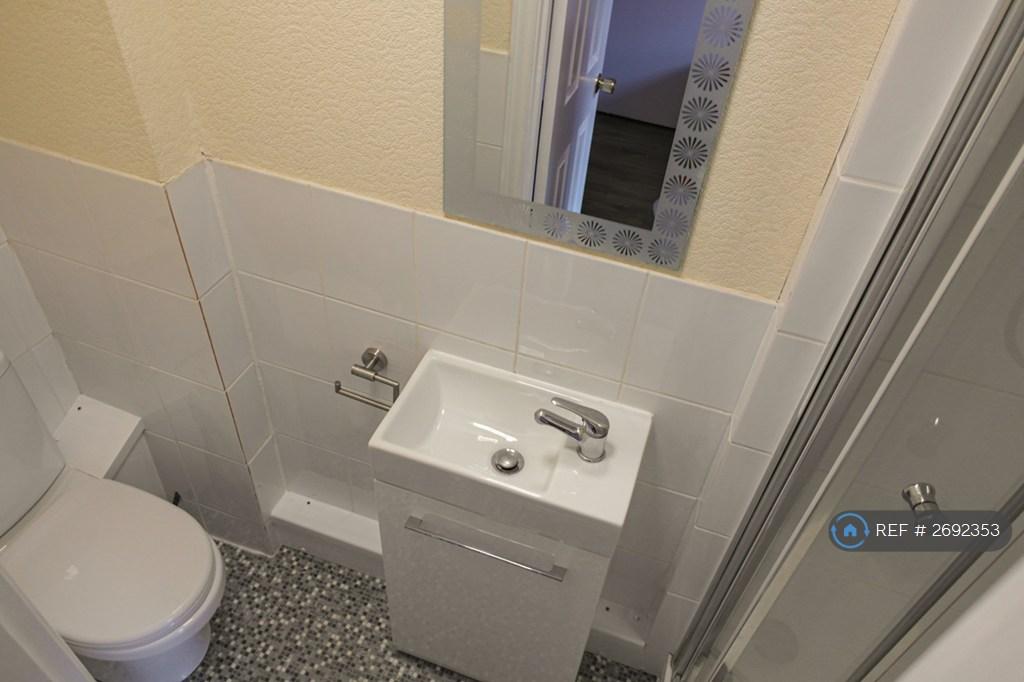 Bedroom 1 Ensuite