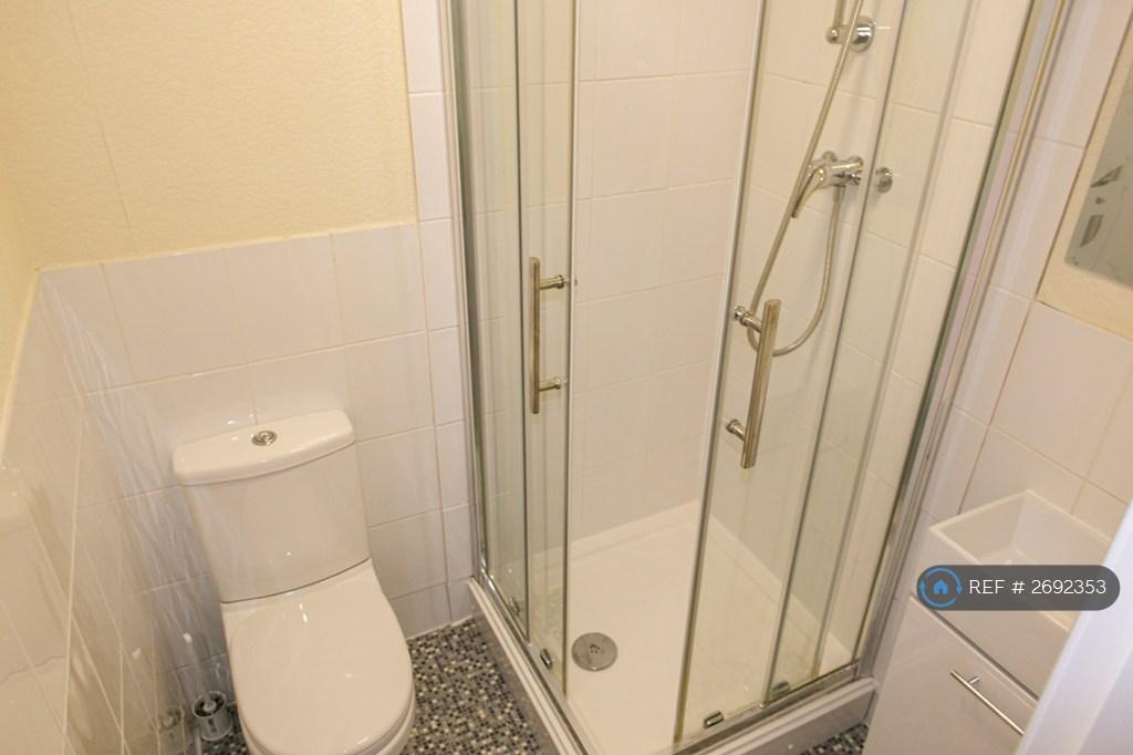 Bedroom 3 Ensuite