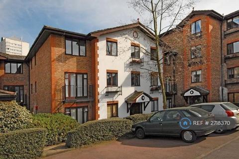 1 bedroom flat to rent, Parkview Court, London, SW18