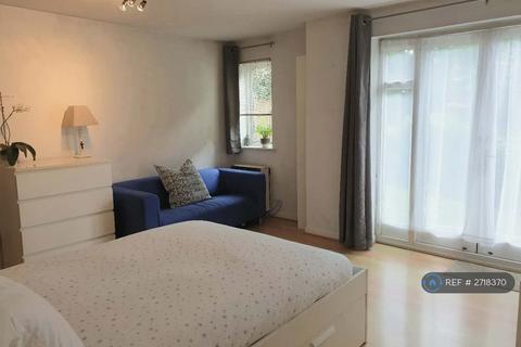 1 bedroom flat to rent, Parkview Court, London, SW18
