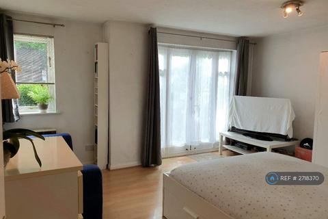 1 bedroom flat to rent, Parkview Court, London, SW18