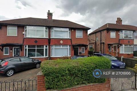 3 bedroom semi-detached house to rent, Delside Avenue, Manchester, M40