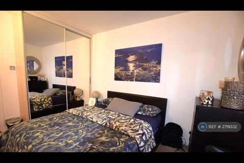 2 bedroom flat to rent, Riverview Court, London, E14