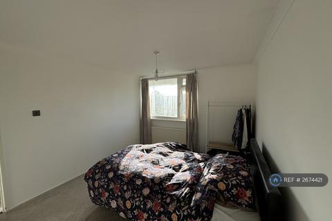 3 bedroom terraced house to rent, Robin Way, Guildford, GU2