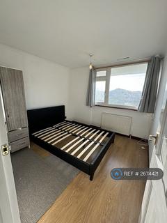 3 bedroom terraced house to rent, Robin Way, Guildford, GU2