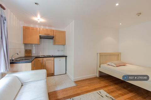 Studio to rent, Emanuel Avenue, London, W3