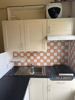 1 bedroom in a house share to rent, Stuart Crescent, London, N22