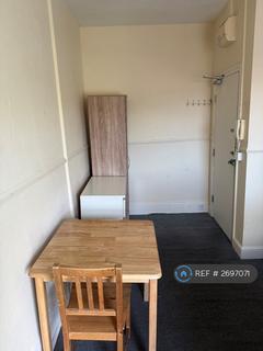 1 bedroom in a house share to rent, Stuart Crescent, London, N22