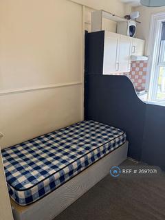 1 bedroom in a house share to rent, Stuart Crescent, London, N22