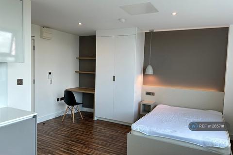 1 bedroom flat to rent, Chester Road, Manchester, M16