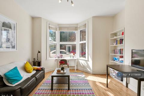 2 bedroom flat to rent, Wendell Road, London, W12