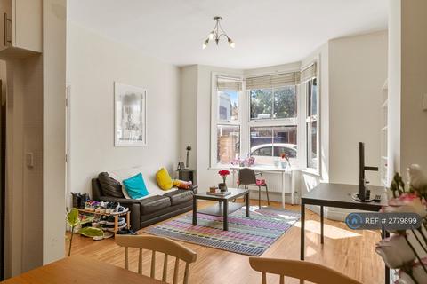 2 bedroom flat to rent, Wendell Road, London, W12