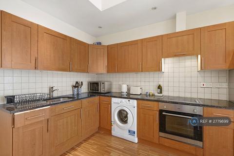 2 bedroom flat to rent, Wendell Road, London, W12