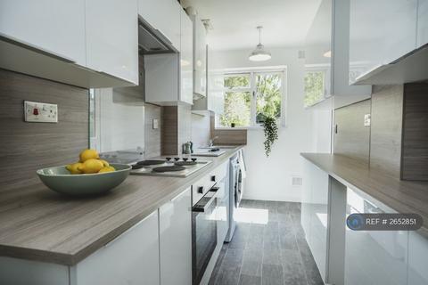 1 bedroom in a house share to rent, Turreff Avenue, Donnington, Telford, TF2