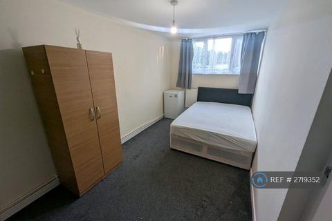 1 bedroom in a house share to rent, Owen Way, London, NW10