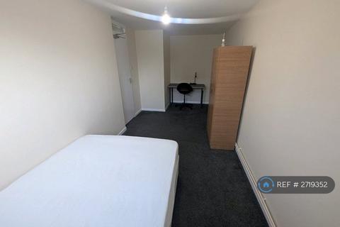 1 bedroom in a house share to rent, Owen Way, London, NW10