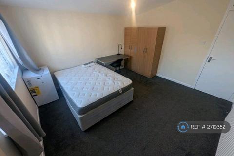 1 bedroom in a house share to rent, Owen Way, London, NW10